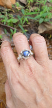 Load image into Gallery viewer, Amazing Blue Flash Labradorite Ring
